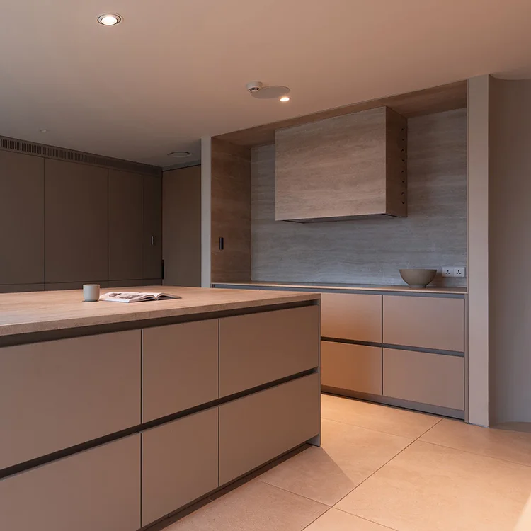 Custom Modern Luxury Kitchen Cabinet Solid Wood MDF PVC Door Finish Wood Grain Sink Islands Cabinet Apartment - 图片 3