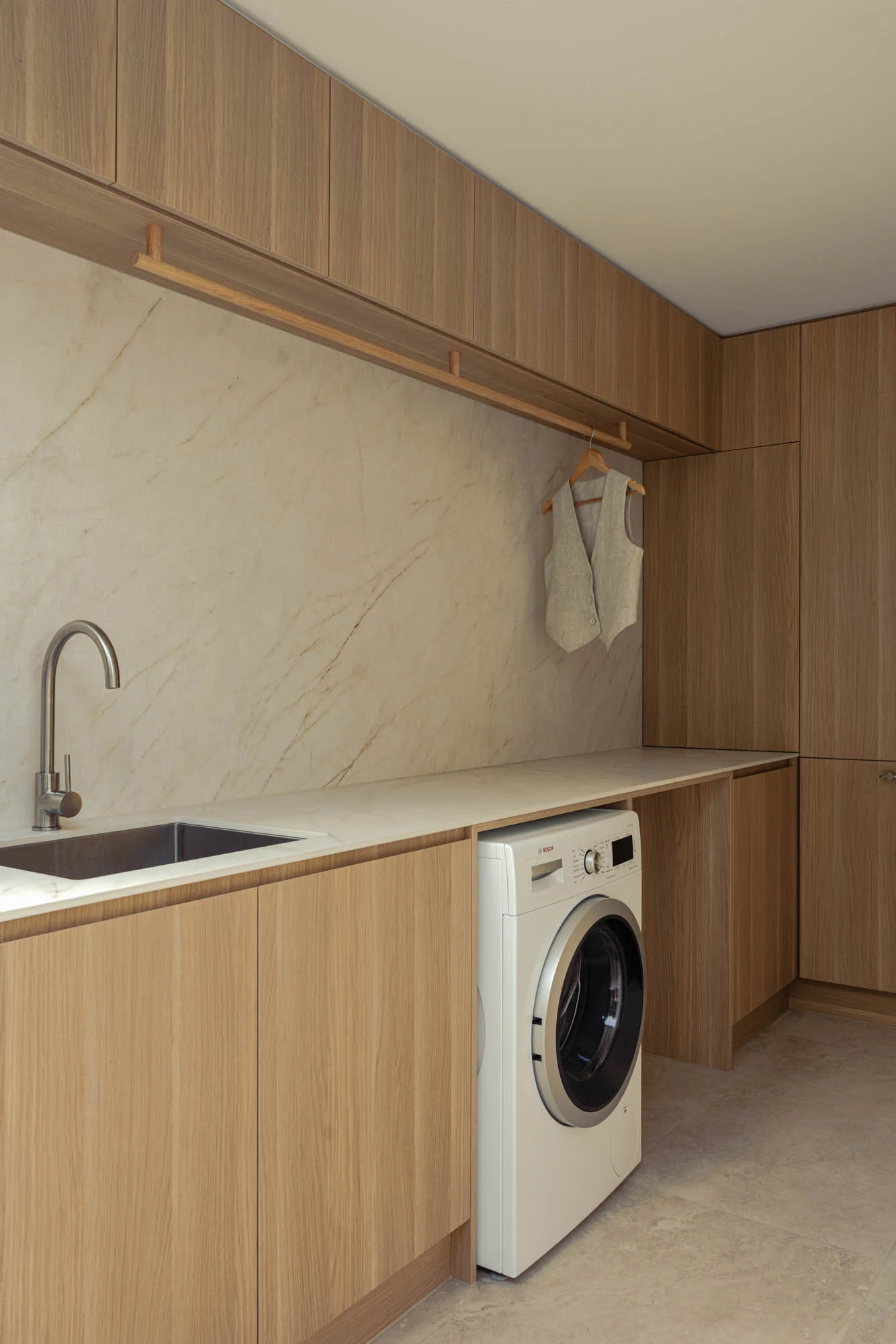 Villa Laundry Room Built-in Washing Machine Apartment Laundry Cabinet with Drawer Custom Storage Cabinet Laundry Room with Sink - 图片 5