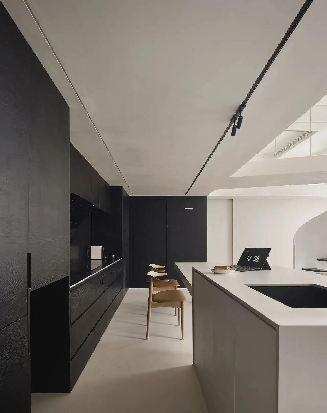 Custom Modern Furniture Kitchen Cabinet with Matte Black Handleless Design Made From Wood - 图片 2